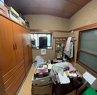 片づけ前の実家の和室